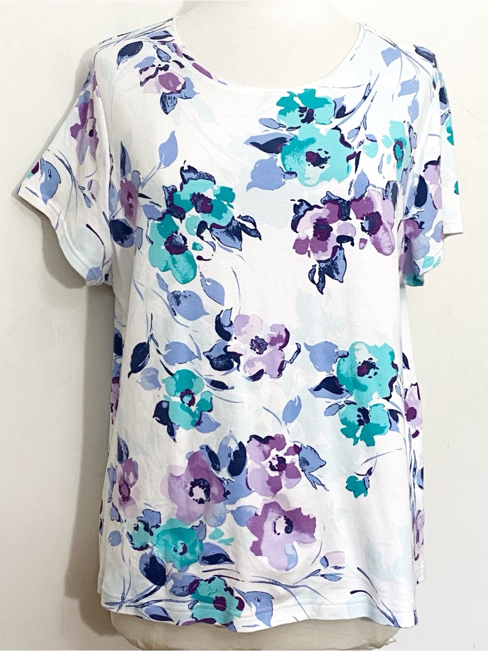 Women's White Floral Short Sleeve Top - Aqua & Purple